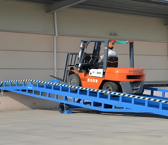 昭苏移动式卸货平台（叉车用）